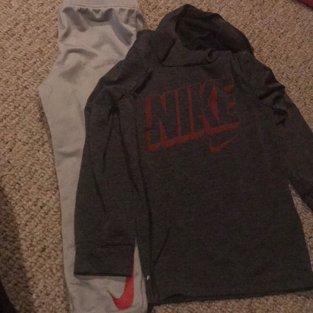 Nike Set - Picture 2 of 3